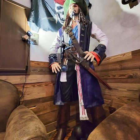 Le Repaire Des Pirates Logement Magique Sainte-Croix-en-Plaine Buitenkant foto