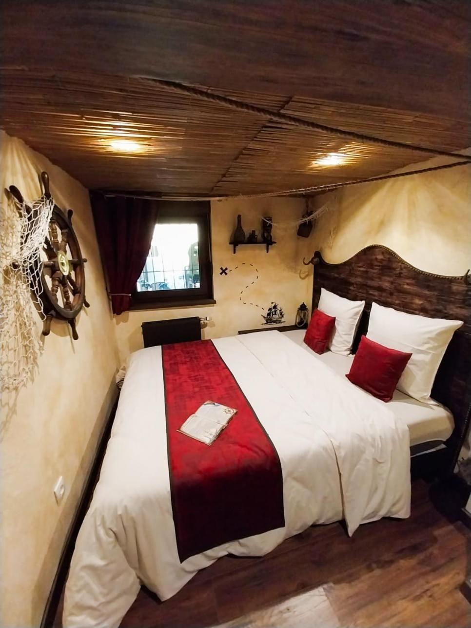 Le Repaire Des Pirates Logement Magique Sainte-Croix-en-Plaine Buitenkant foto