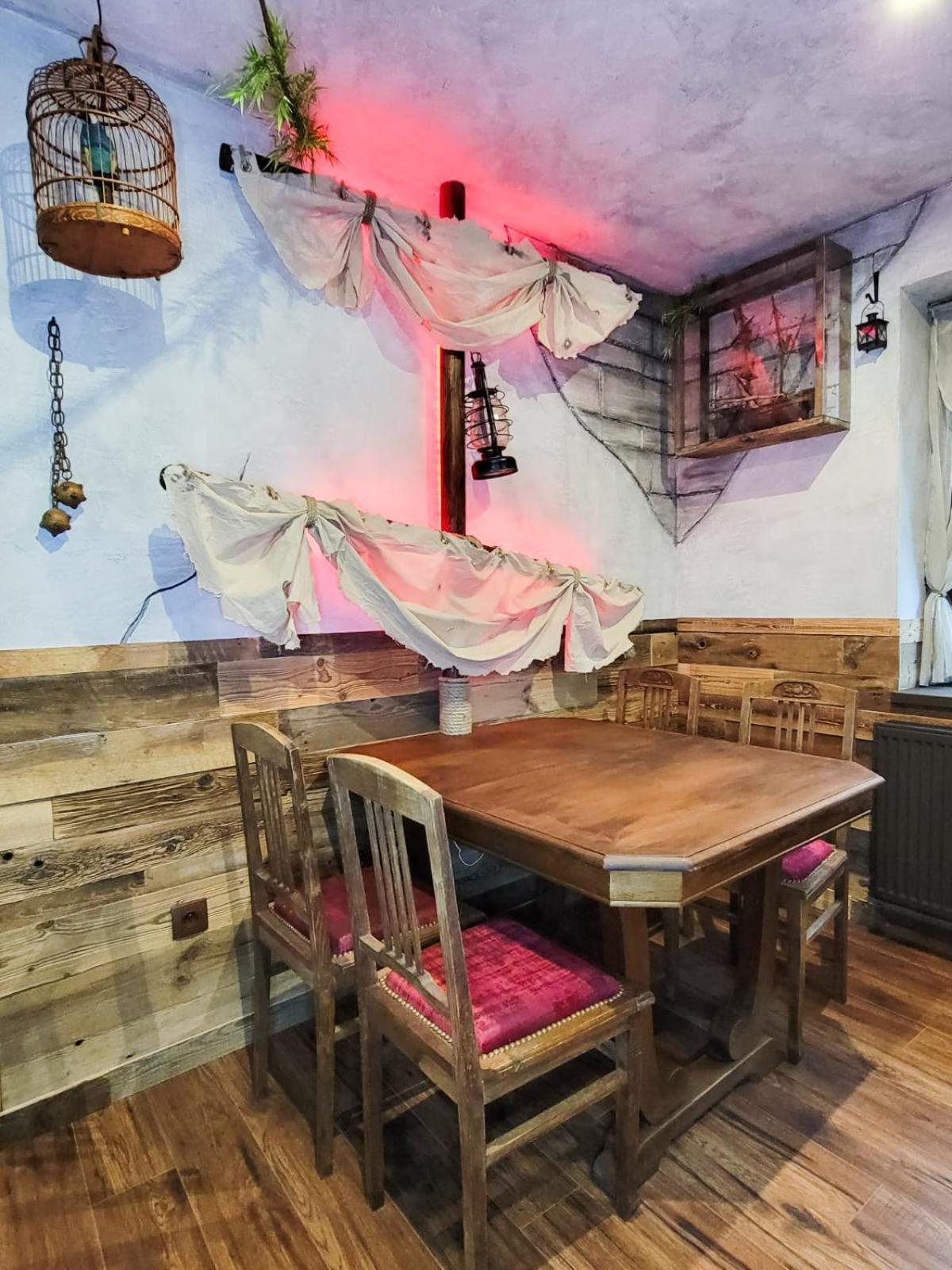 Le Repaire Des Pirates Logement Magique Sainte-Croix-en-Plaine Buitenkant foto