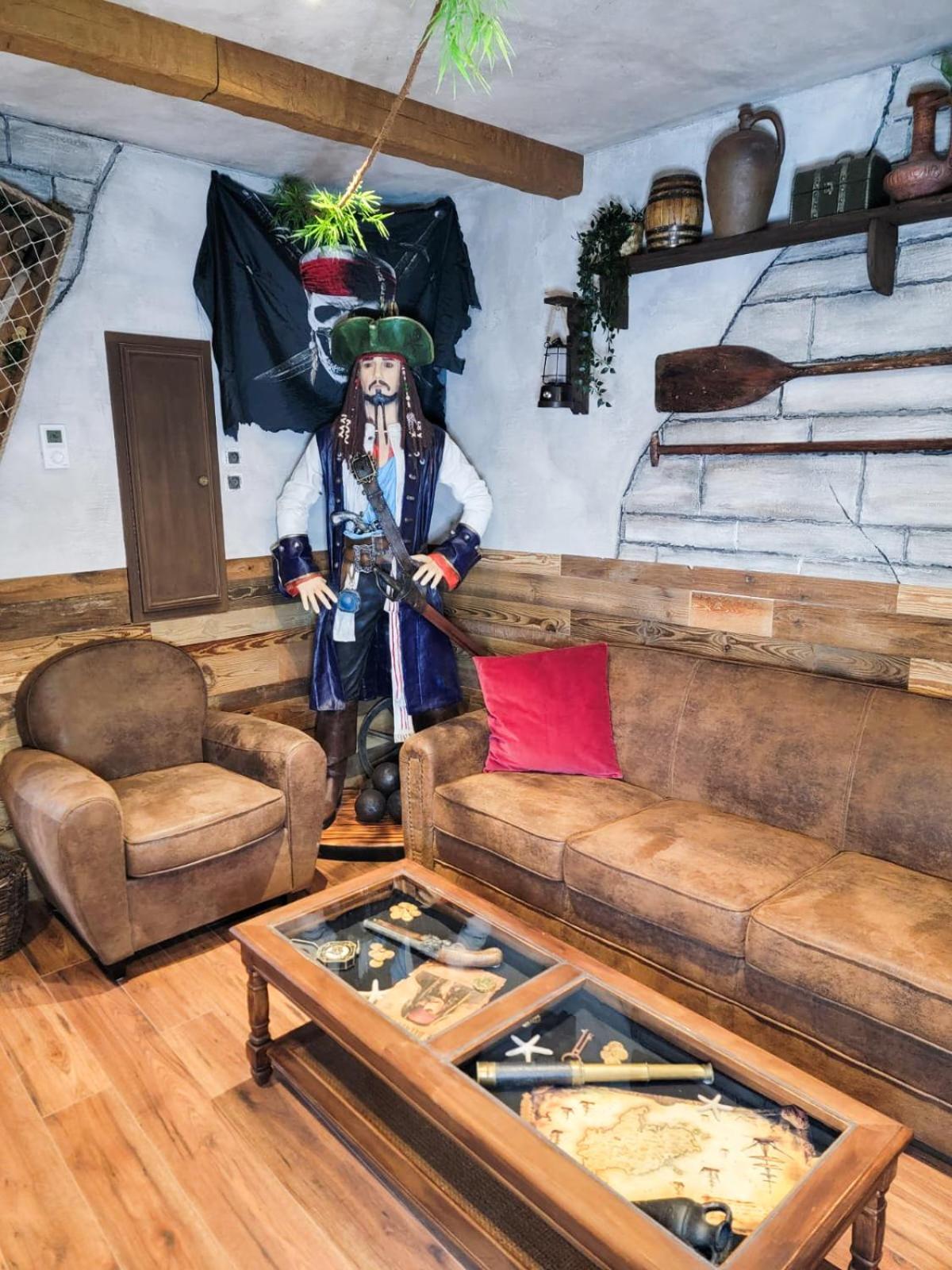 Le Repaire Des Pirates Logement Magique Sainte-Croix-en-Plaine Buitenkant foto