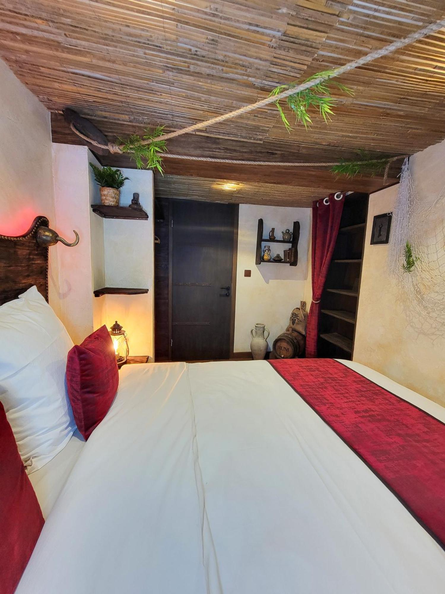 Le Repaire Des Pirates Logement Magique Sainte-Croix-en-Plaine Buitenkant foto