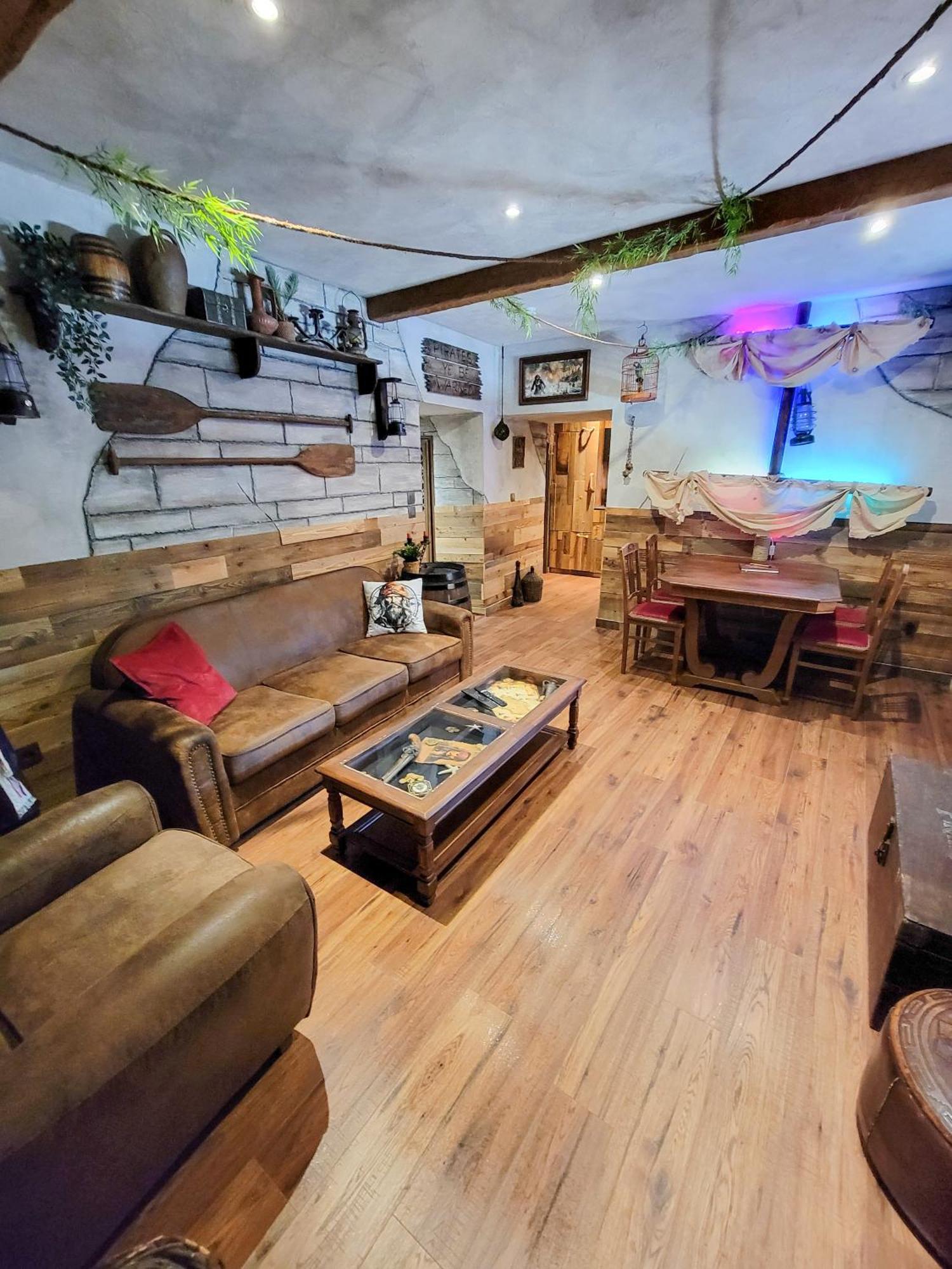 Le Repaire Des Pirates Logement Magique Sainte-Croix-en-Plaine Buitenkant foto